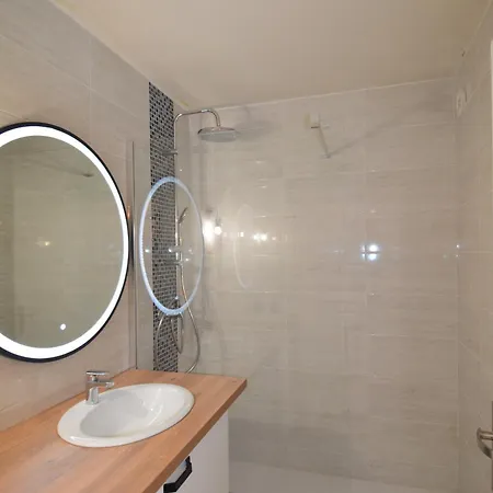 Babylone - Vue Panoramique Avec Piscine Pour 6 Personnes A Quartier Pessicart Appartement *